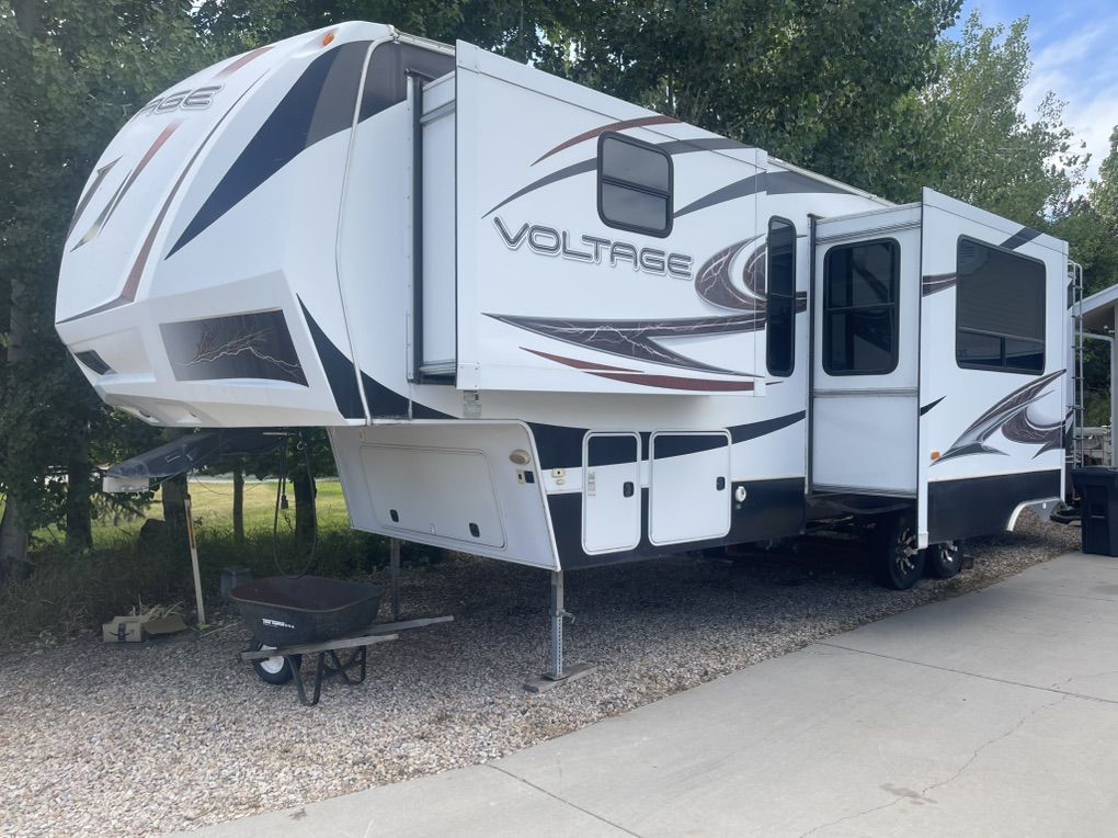 2011 Voltage 3200 Toy Hauler