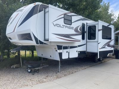 2011 Voltage 3200 Toy Hauler