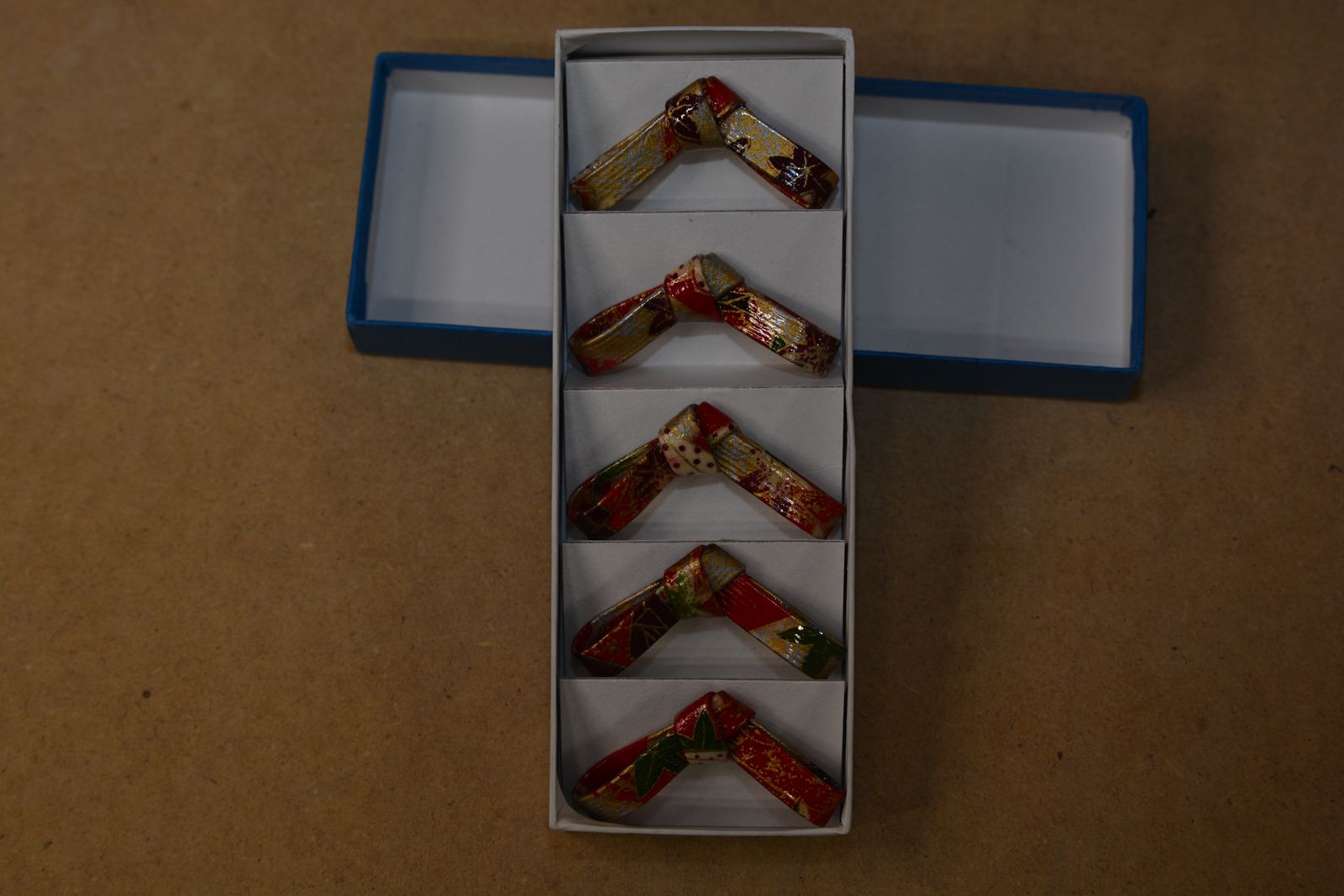 Boxed Set of 5 Miniature Japanese-Style Folding Fans – Decorative Paper Collectibles