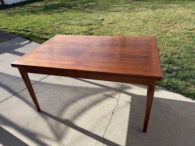 Skovby Expandable Dining Table with Stow in Leaves