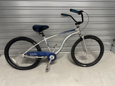 Trek Rail 3 cruiser. Adult size