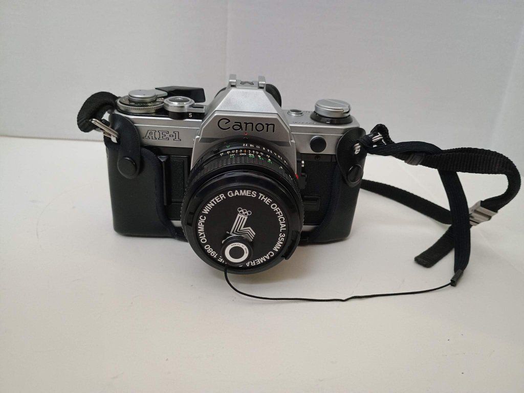 Working VTG Canon AE-1 35mm Film SLR Camera Silver With Case And LOTS of EXTRAS