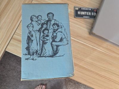 This is a vintage 1971 paperback box set of the "Little House" series by Laura Ingalls Wilder