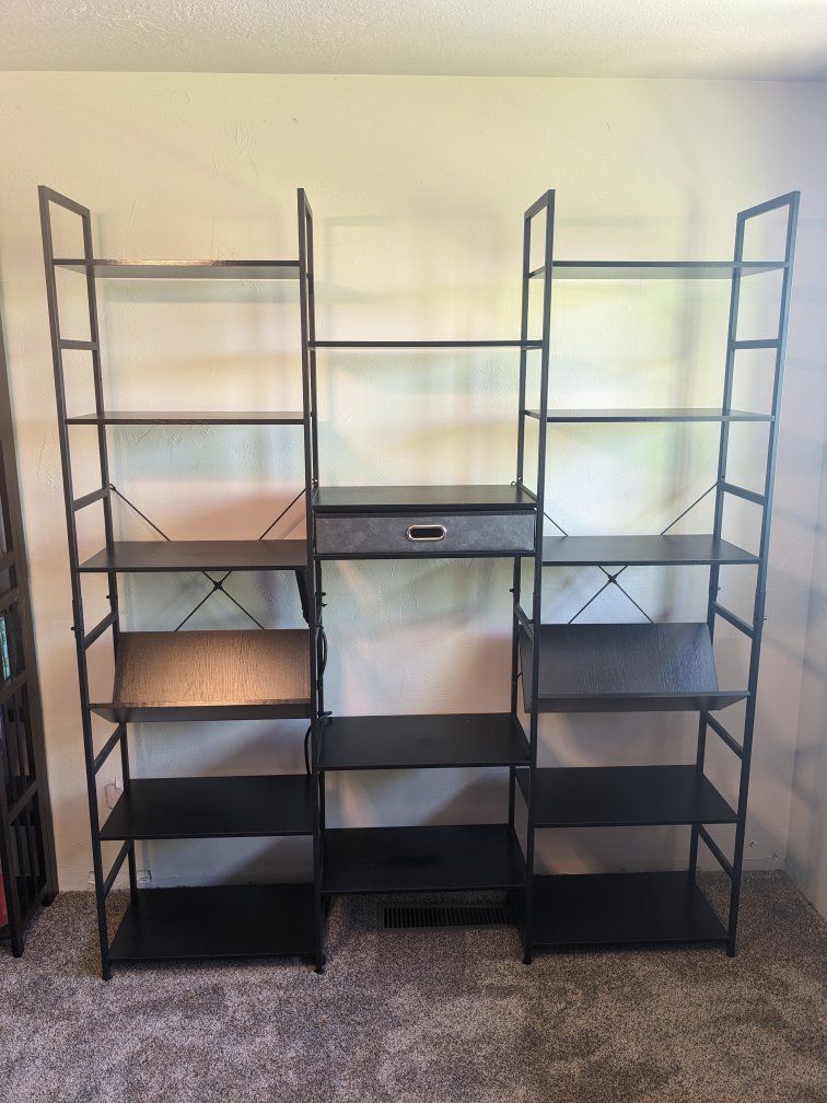 Free-standing shelf