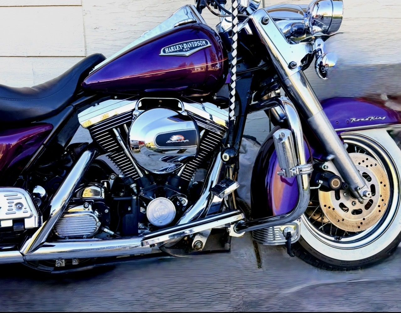 Immaculate 1998 Harley Davidson Road King Evo 30,000 miles. Professionally painted 1 year ago
