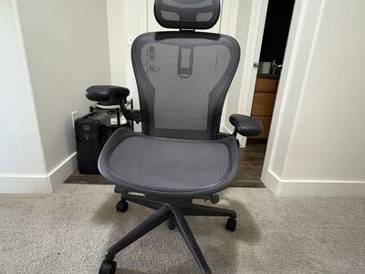 Herman miller Aeron remastered size C w/ atlas headrest