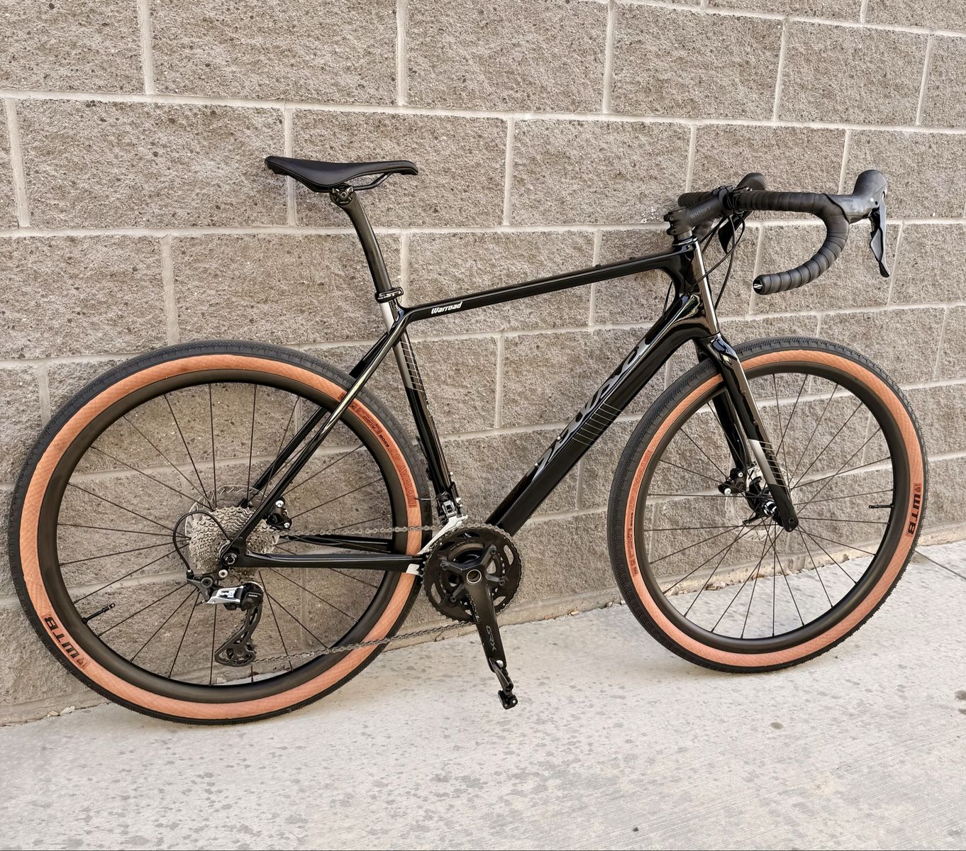 Salsa Warroad Carbon Gravel Bike • 56cm • Full GRX • Carbon Wheels w/ DT Swiss 350 Hubs