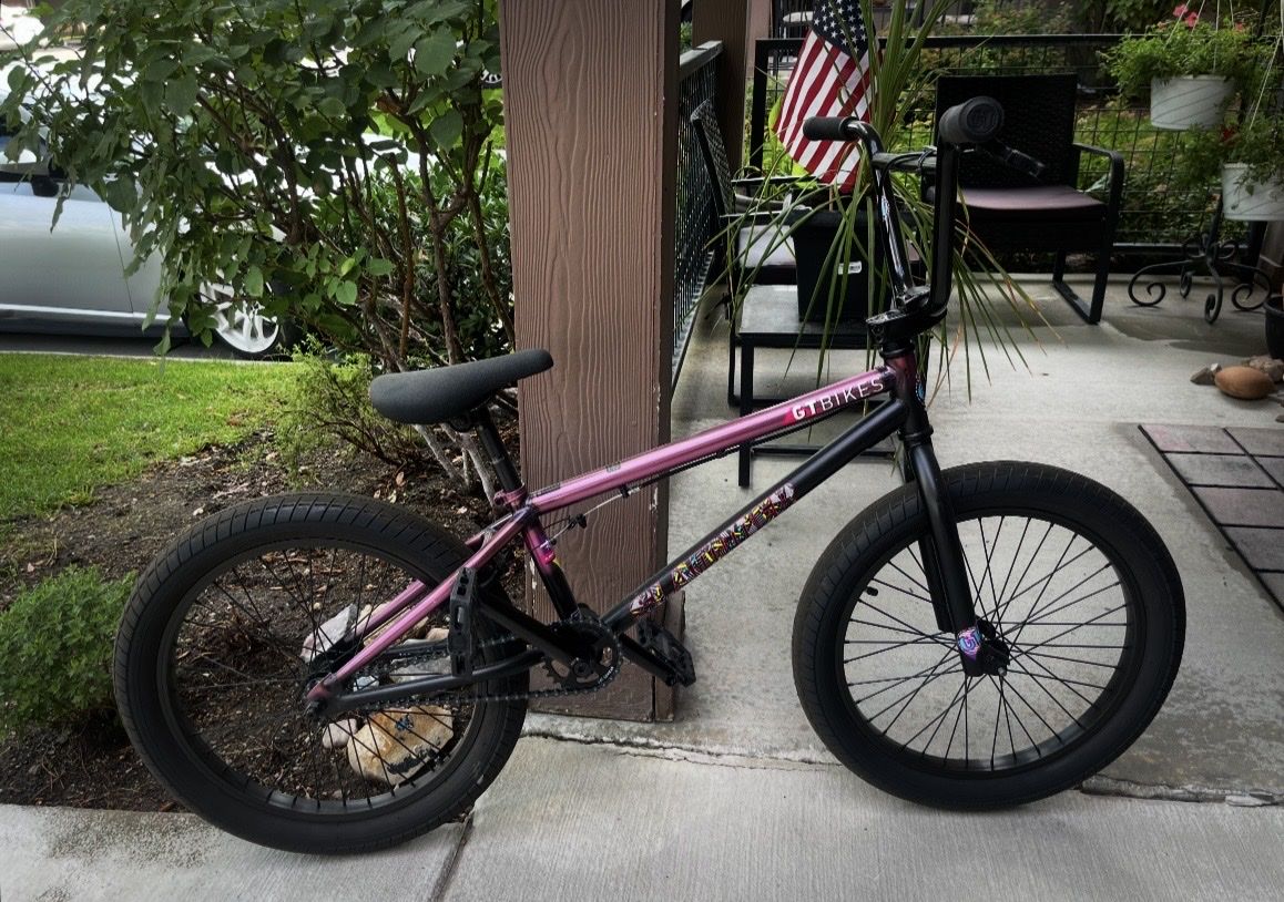 GT Bikes Performer BMX Freestyle Bike - Black/raspberry Pink Fade