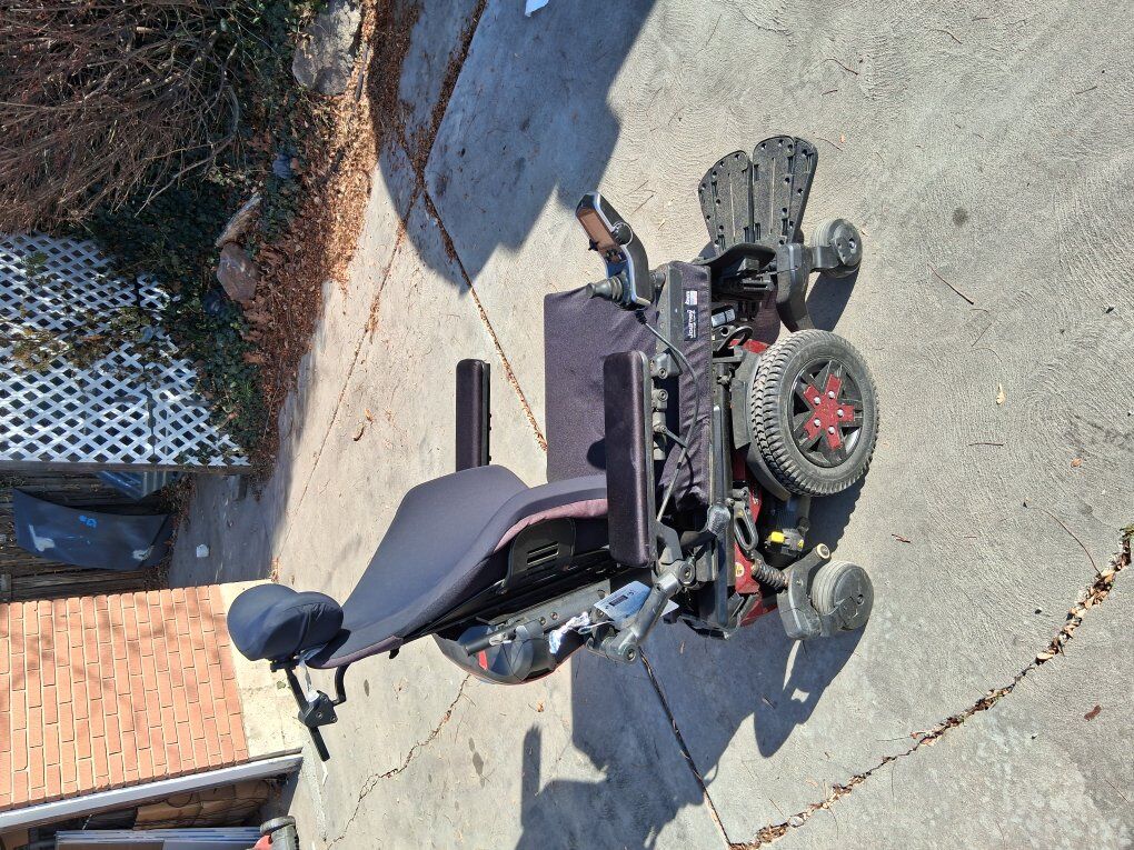 Quantum edge power chair