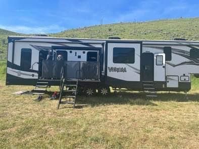KZ Venom fifth wheel toy hauler