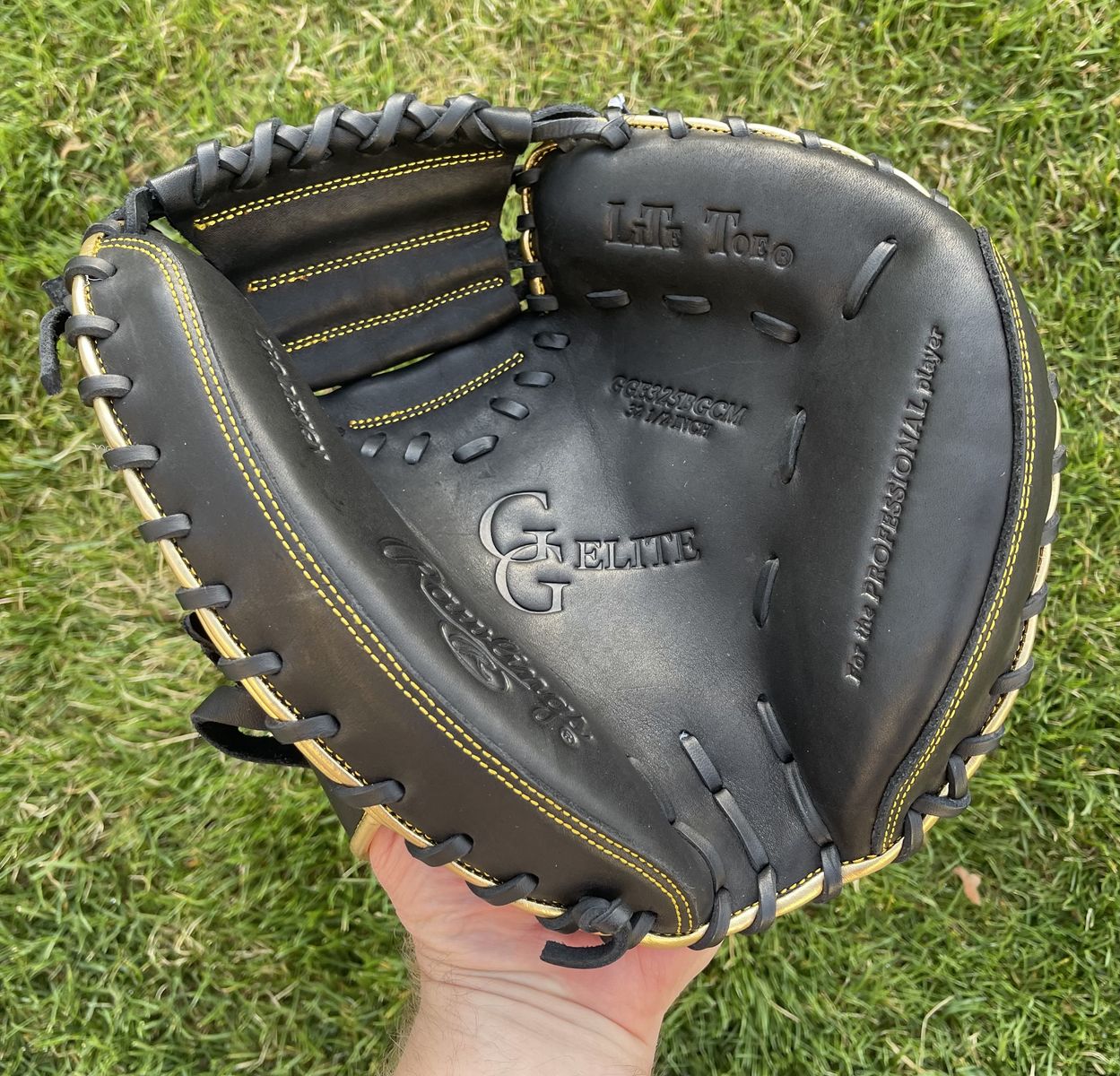 New Rawlings Gold Glove Elite 32.5 in. Baseball Catchers Glove