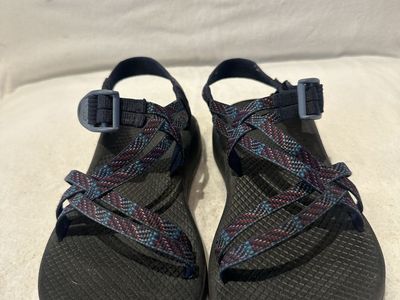 Chaco women’s size 7 blue/black/maroon hiking sandals