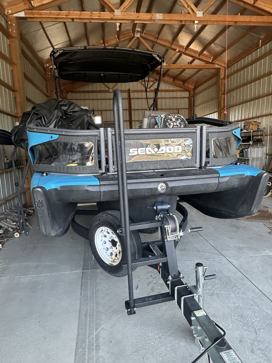 2022 sea doo switch 21ft 230 horse power.