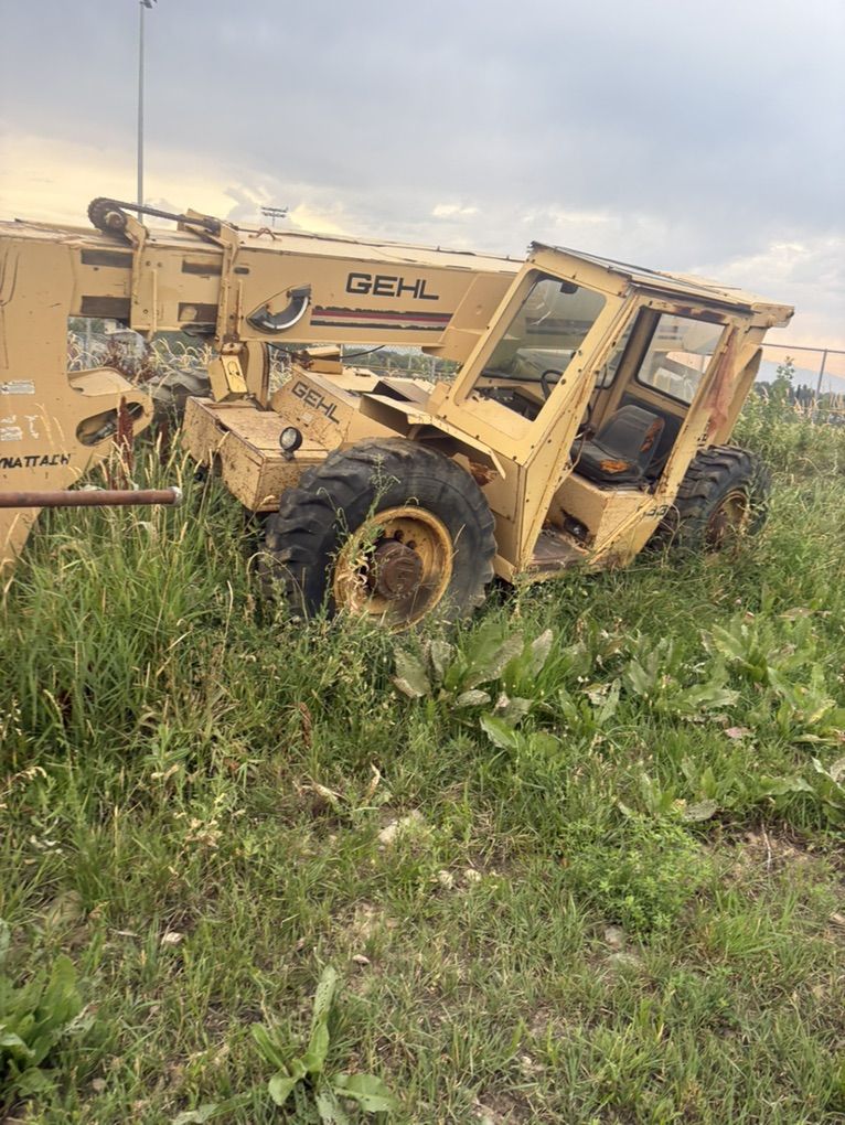 Gehl 883 Telehandler 8,000 Lift Boom
