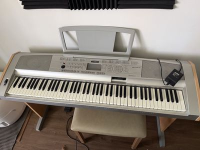 2002 Yamaha Portable Grand DGX-500