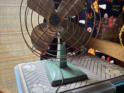 Eskimo desk top vintage fan