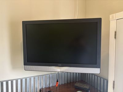 Vizio 42 Tv With Wall Mount