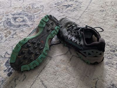 7.5 WOMENS TRAIL RUNNERS