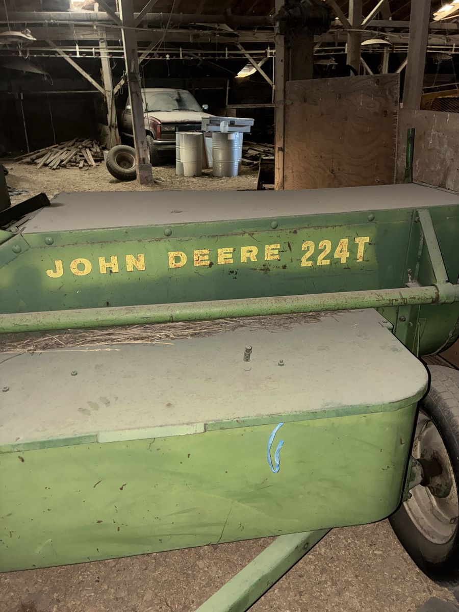 JOHN DEERE SMALL BALER