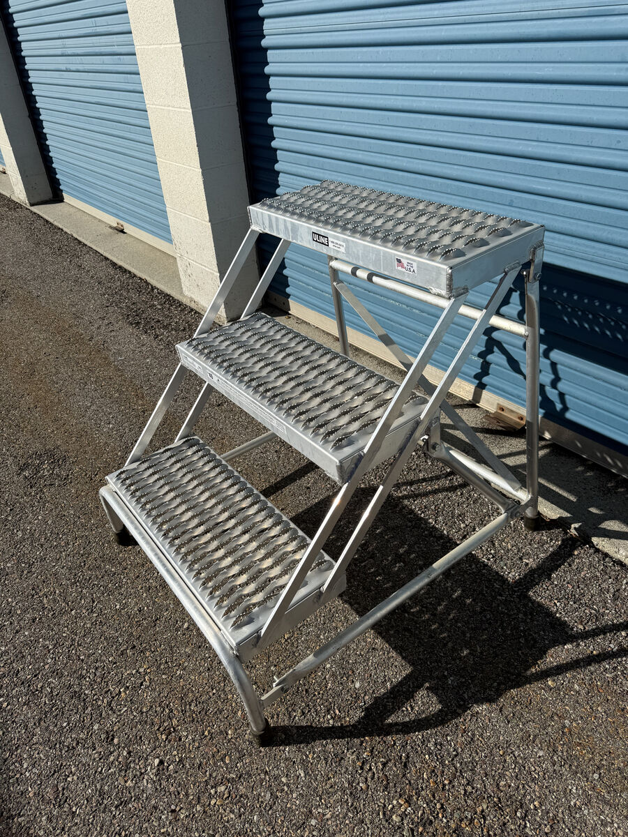 Aluminum Step Stand