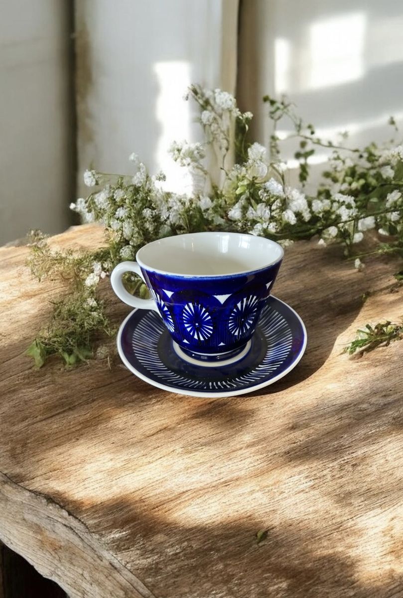 Vintage Arabia Finland “Fiesta” Teacup & Saucer