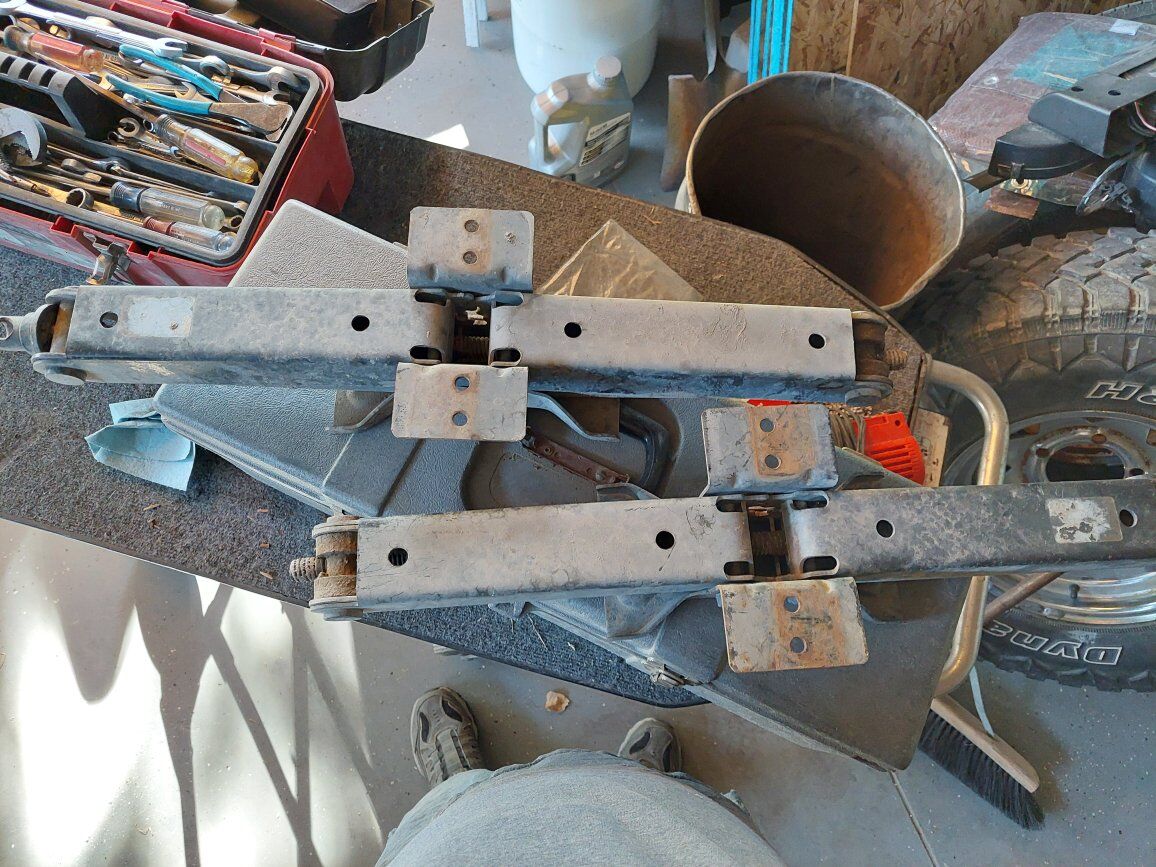 Camp trailer stabilizer jacks