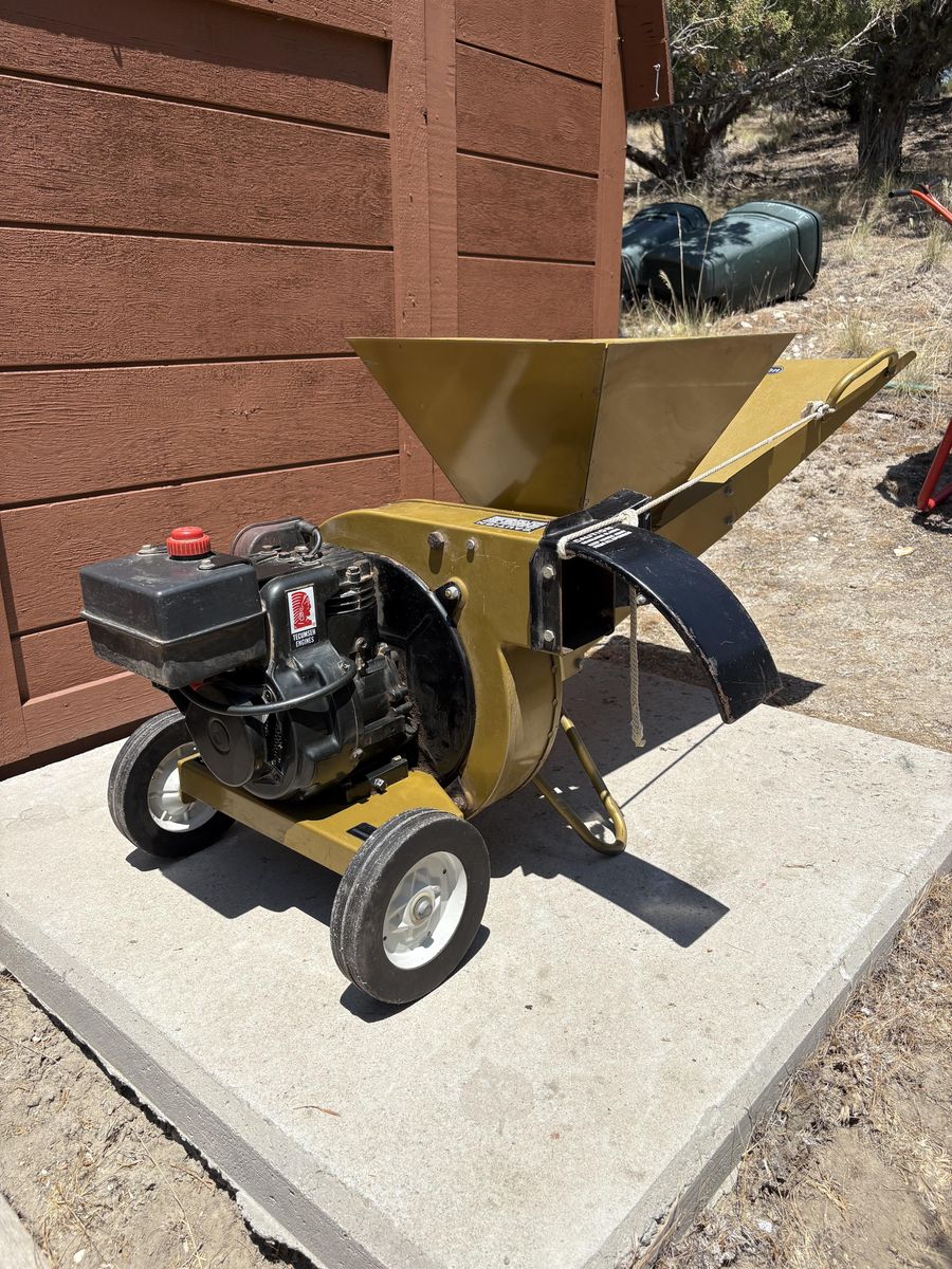 Dayton Shred-It Wood Chipper