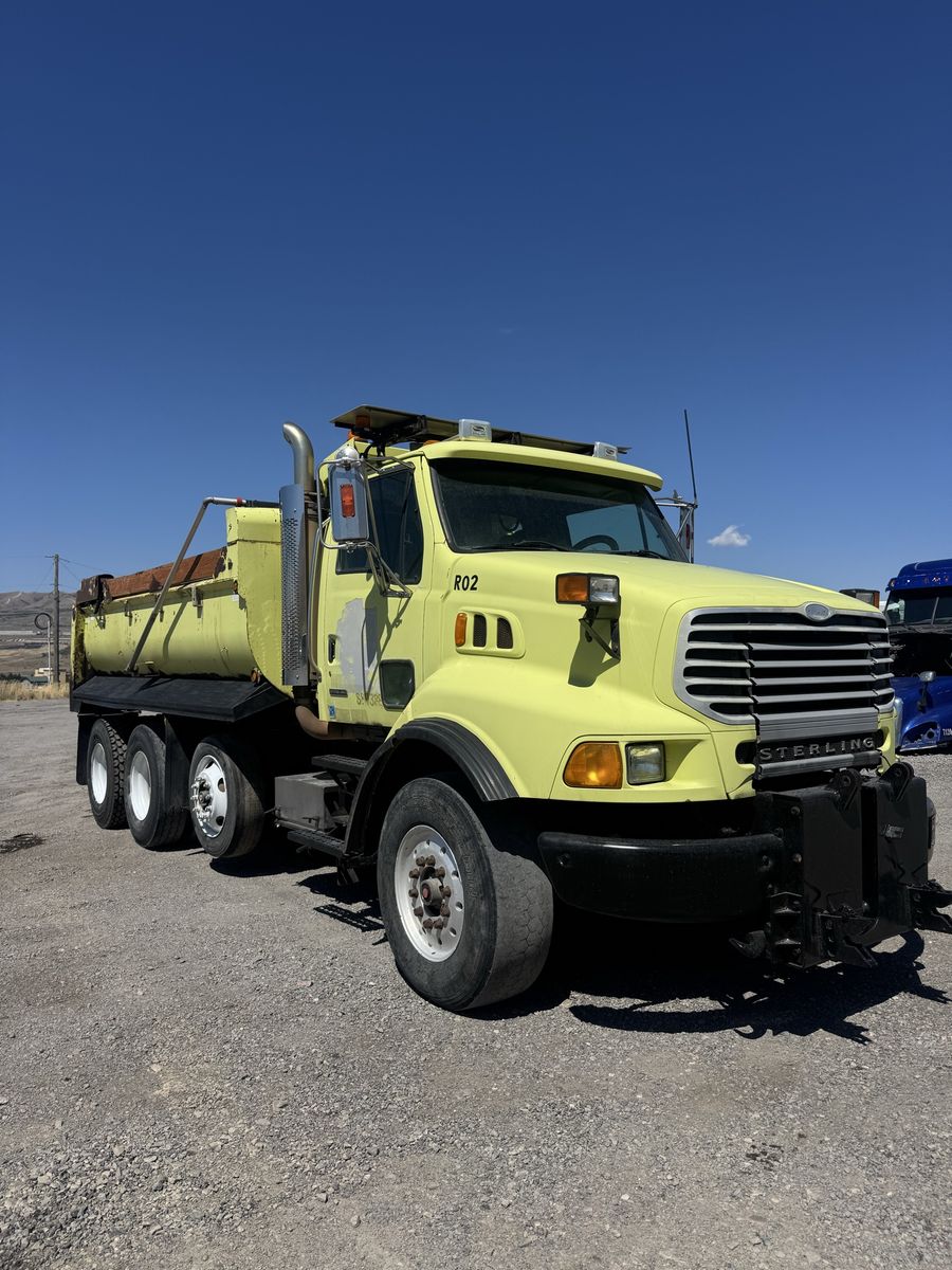 2001 Sterling dump truck Cummins m11