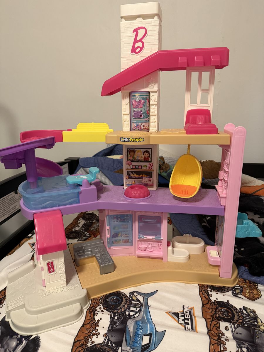 Little People Barbie Dreamhouse