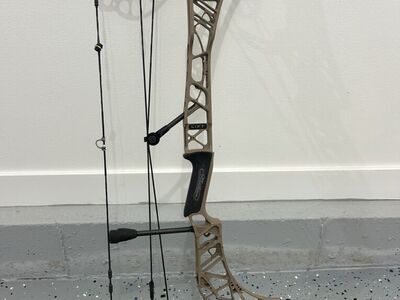 LH Matthews Lift Bow