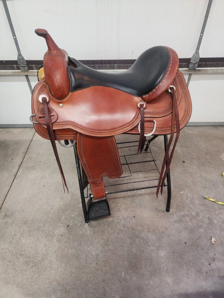 Reinsman Saddlery Western Saddle 16.5" Seat Hand Made in Yoakum, Texas - Excellent Condition
