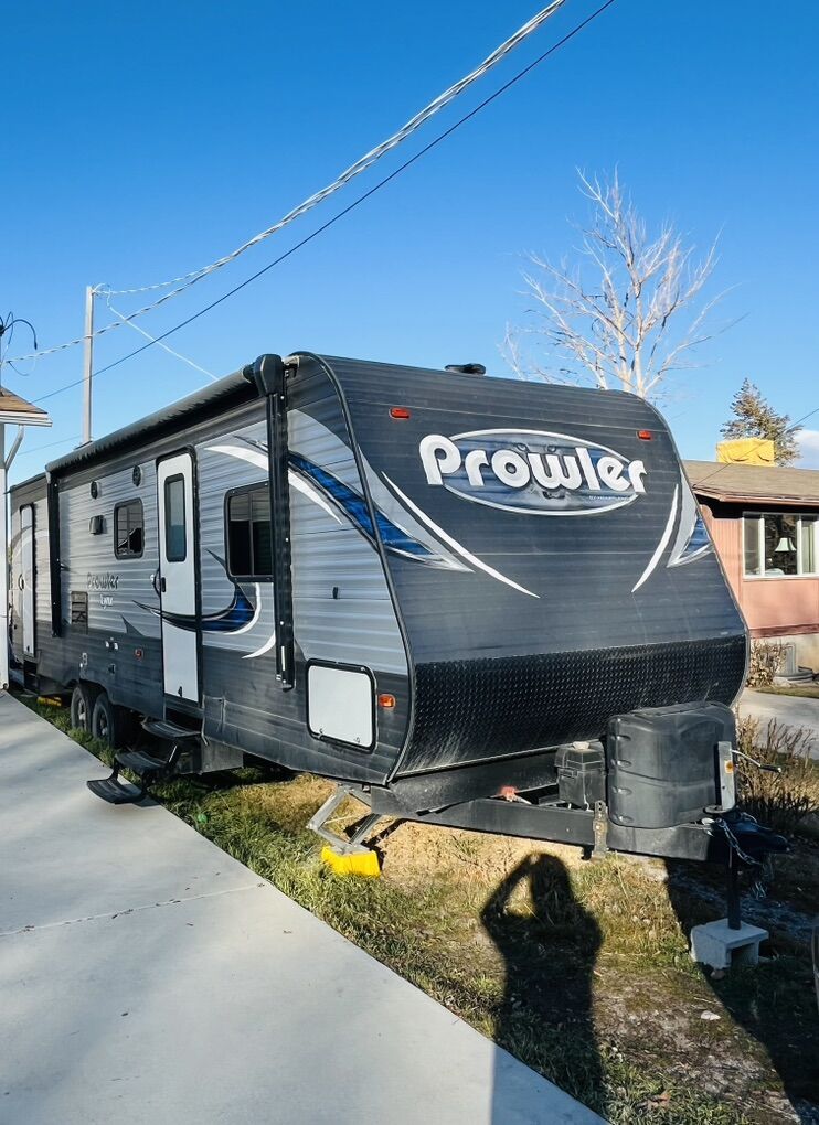 2019 Heartland Prowler Bunkhouse Camper- Sleeps 10