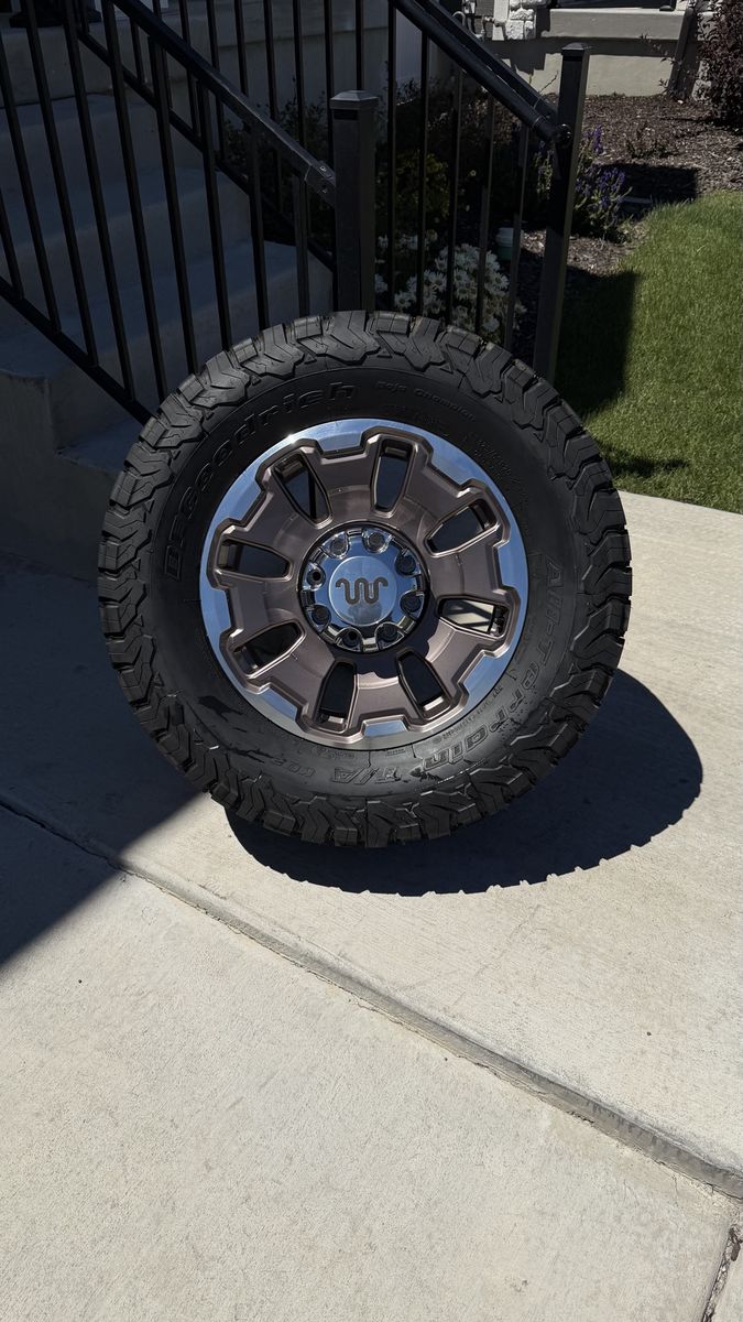 Ford F350 King Ranch Rims and Tires 325/60R20-35/12.50R20 Bfgoodrich Ko2