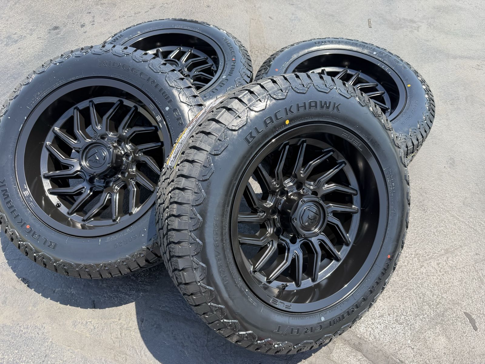 20” Fuel 20x10 8 Lug 8x170 Ford F250 F350 33” Blackhawk A/T 285/60R20