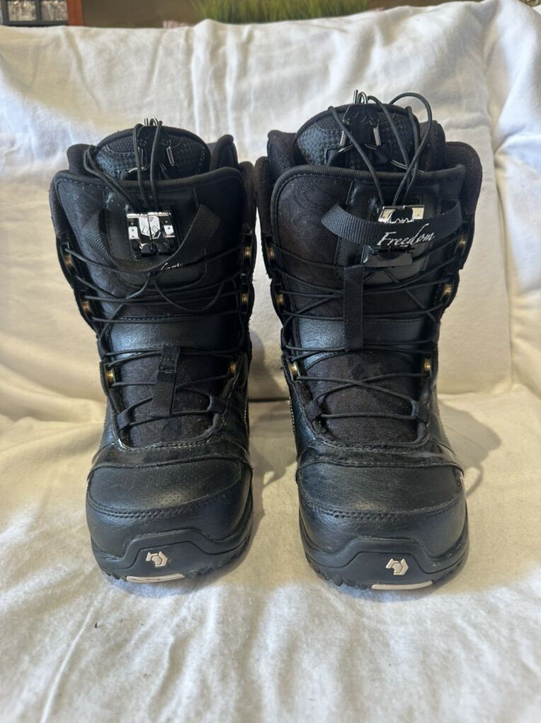 NorthWave Women’s 6 Black Corded Snowboard Boots