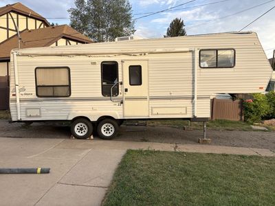 2001 Jayco Eagle 5th wheel camp trailer