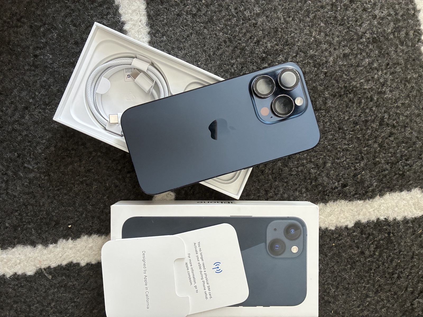 Apple iPhone 15 Pro 128 GB (T-Mobile) with Camera Lens Covers & USB-C Cable