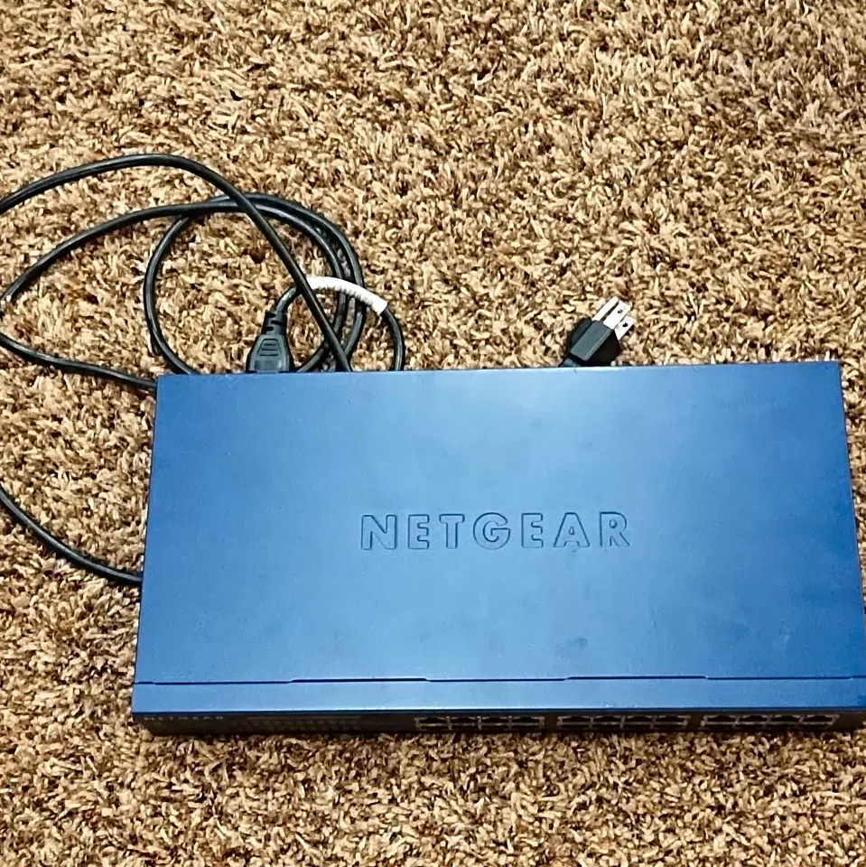 NETGEAR ProSafe JFS524 24-Port 10/100 Fast Ethernet Unmanaged Rack Switch