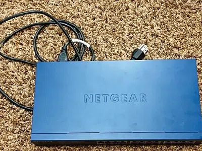 NETGEAR ProSafe JFS524 24-Port 10/100 Fast Ethernet Unmanaged Rack Switch