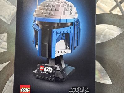 LEGO Star Wars Jango Fett Helmet Building Set 75408 - 616 Pieces, Age 18+