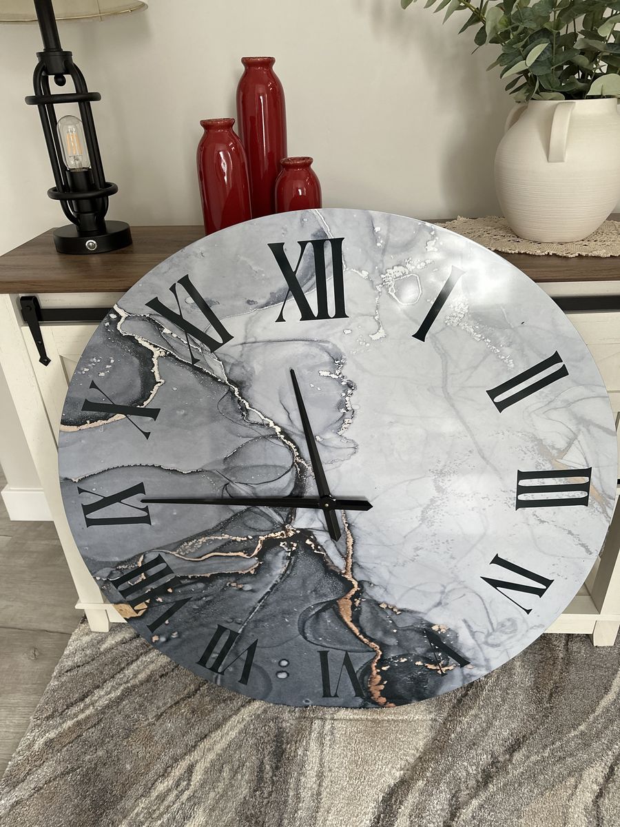 Designart Marble Waves' modern wall clock