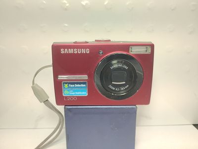 Samsung L200 Ultra-Compact, Entry-Level Digital Point-and-Shoot Camera
