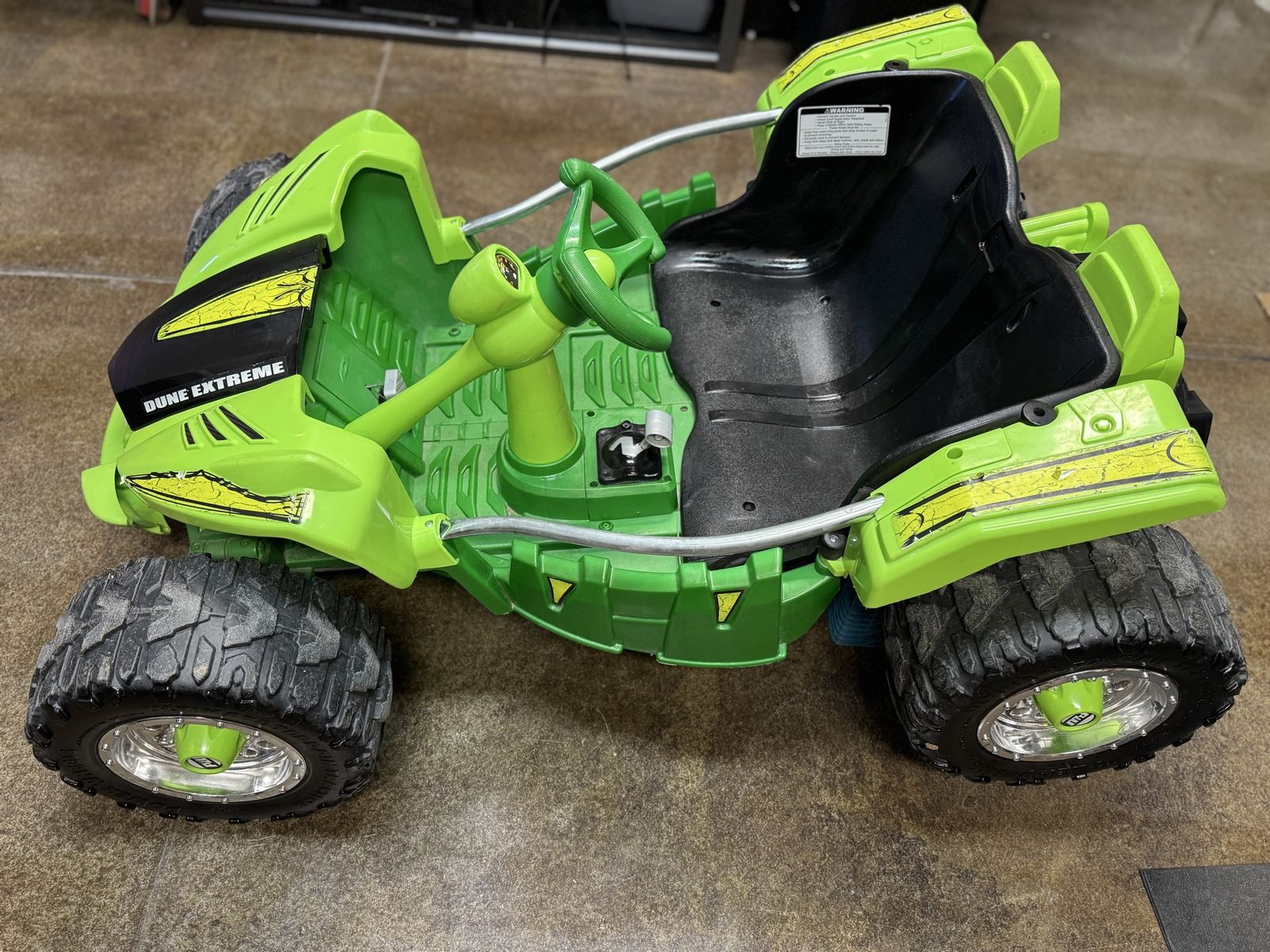Power Wheels Dune Racer Extreme 12 volt kids ride in Buggy