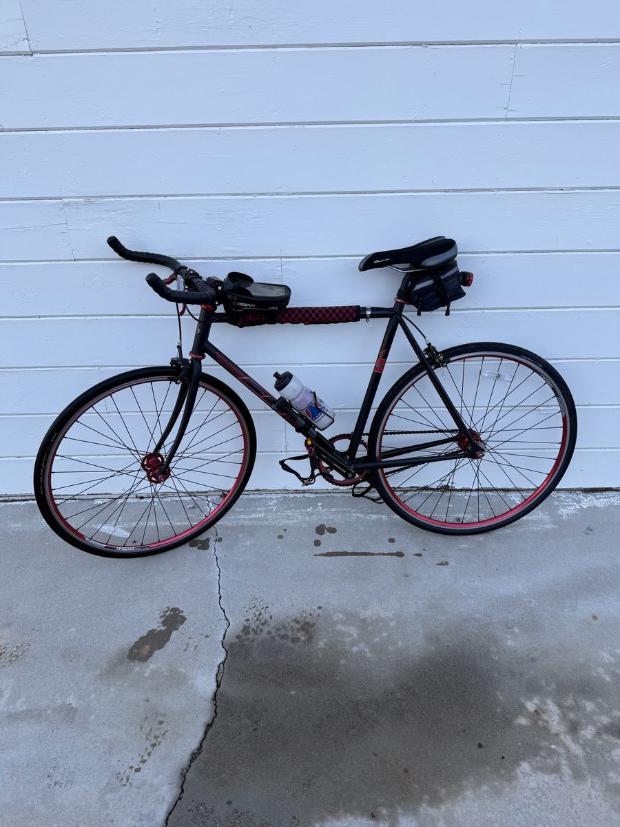 Road Bike Black and Red LE Lager single speed with Accessories