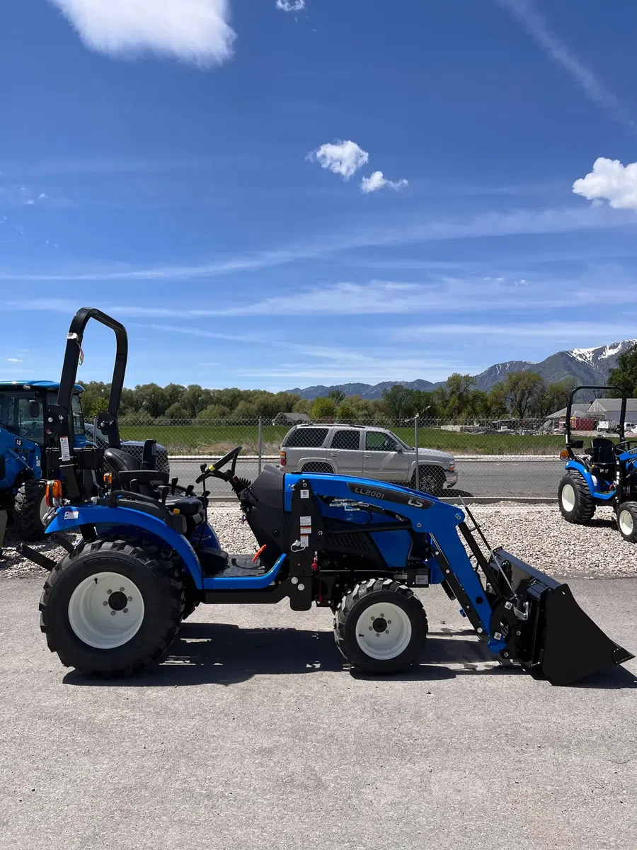 26 LS Tractor MT225S-HT