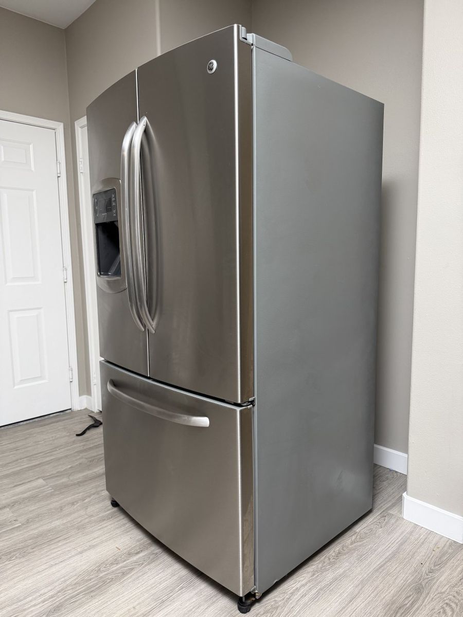 IN AMAZING SHAPE GE FRENCH DOOR STAINLESS STEEL RE