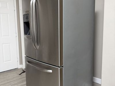 IN AMAZING SHAPE GE FRENCH DOOR STAINLESS STEEL RE