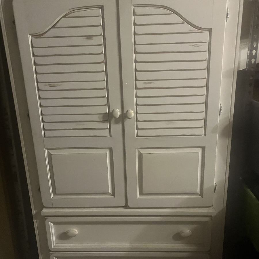 Cape Cod style 5 piece Bedroom Set with White Washed Armoire with Louvered Doors. Moving this week. Need to sale ASAP.