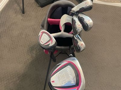 Top Flite XL Women's Golf Club Set w/ Bag, Driver, Irons, Putter, & Glove(left handed)