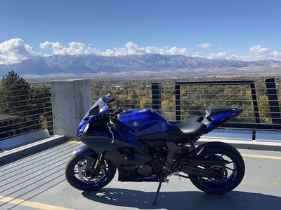 Yamaha R7 2023